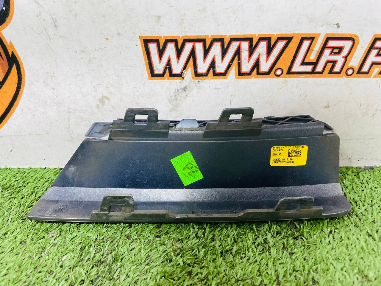LR132635 Left rear bumper overlay for Land Rover New Defender L663 (2020-) Used cost € in stock 1 pcs.