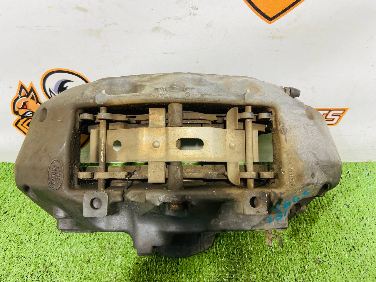 LR138601 Front Right Support Land Rover New Defender L663 (2020-) Used cost € in stock 1 pcs.