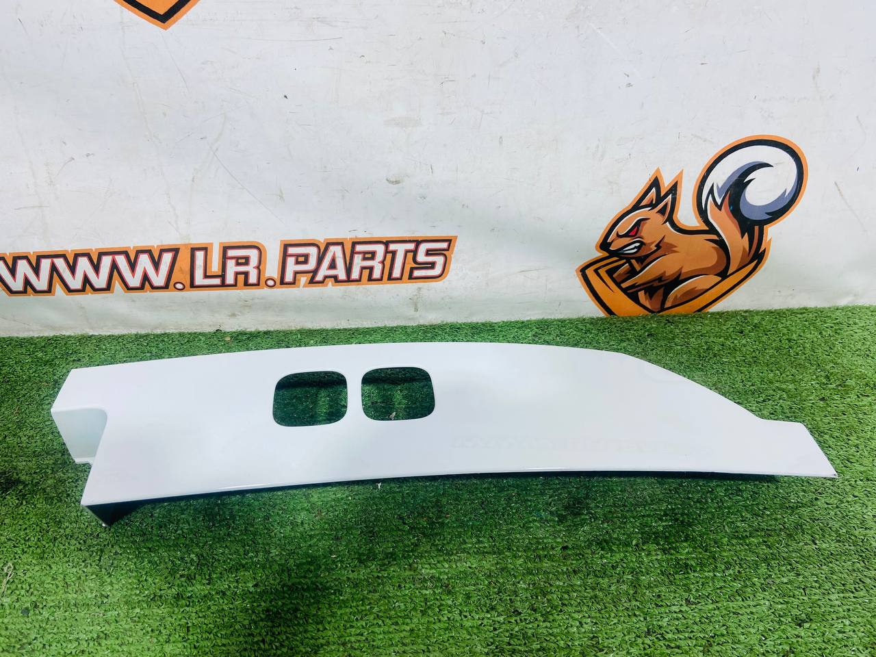 LR146035 Left rear light cover Land Rover New Defender L663 (2020-) Used cost 70 € in stock 1 pcs.