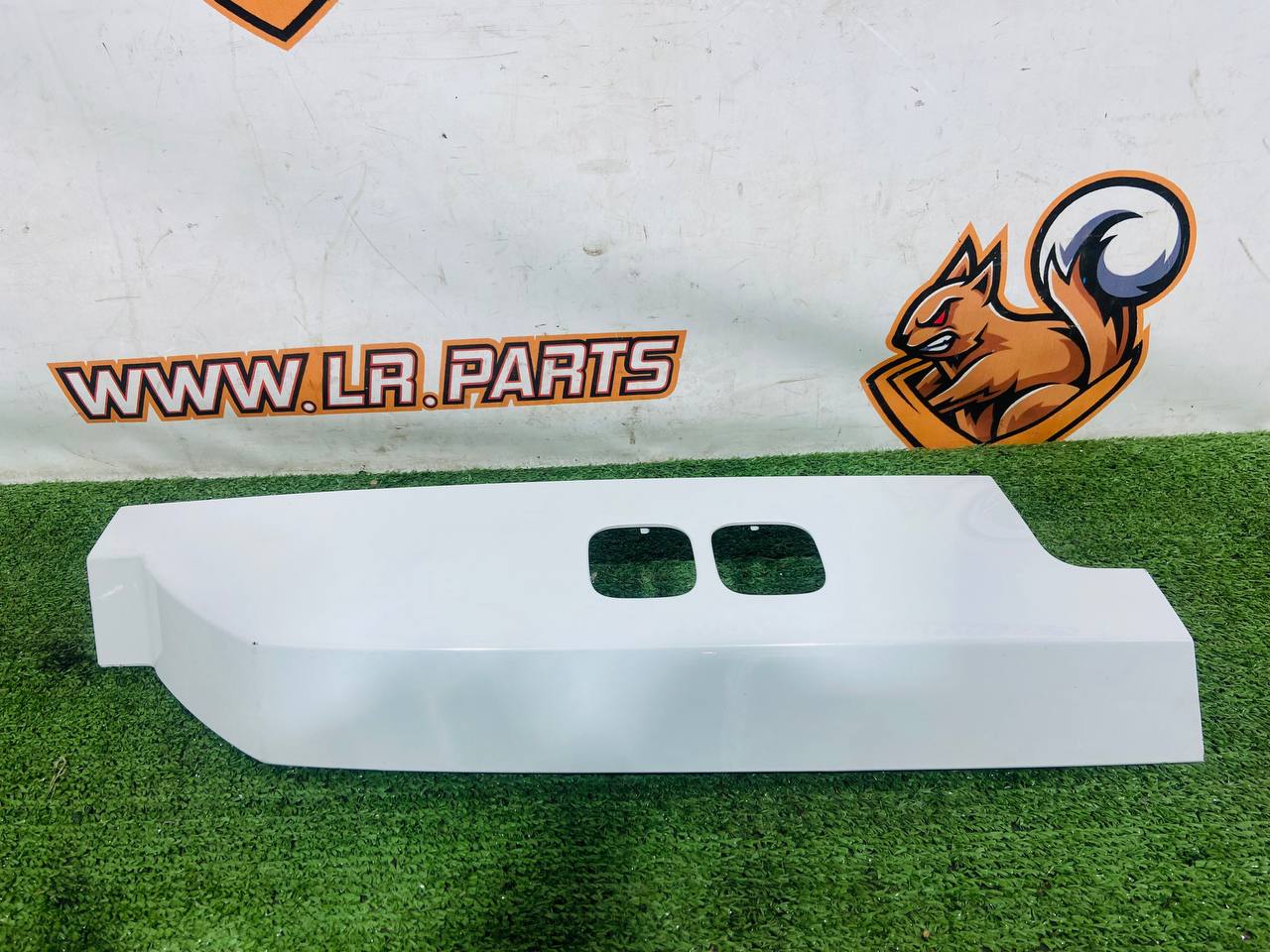 LR146035 Left rear light cover Land Rover New Defender L663 (2020-) Used cost 70 € in stock 1 pcs.
