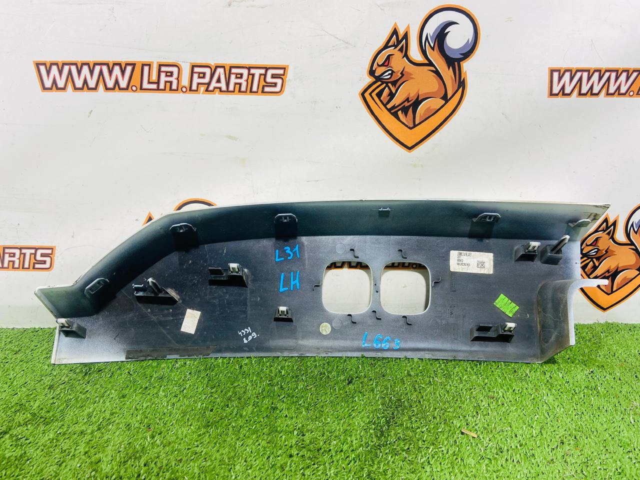 LR146035 Left rear light cover Land Rover New Defender L663 (2020-) Used cost 70 € in stock 1 pcs.
