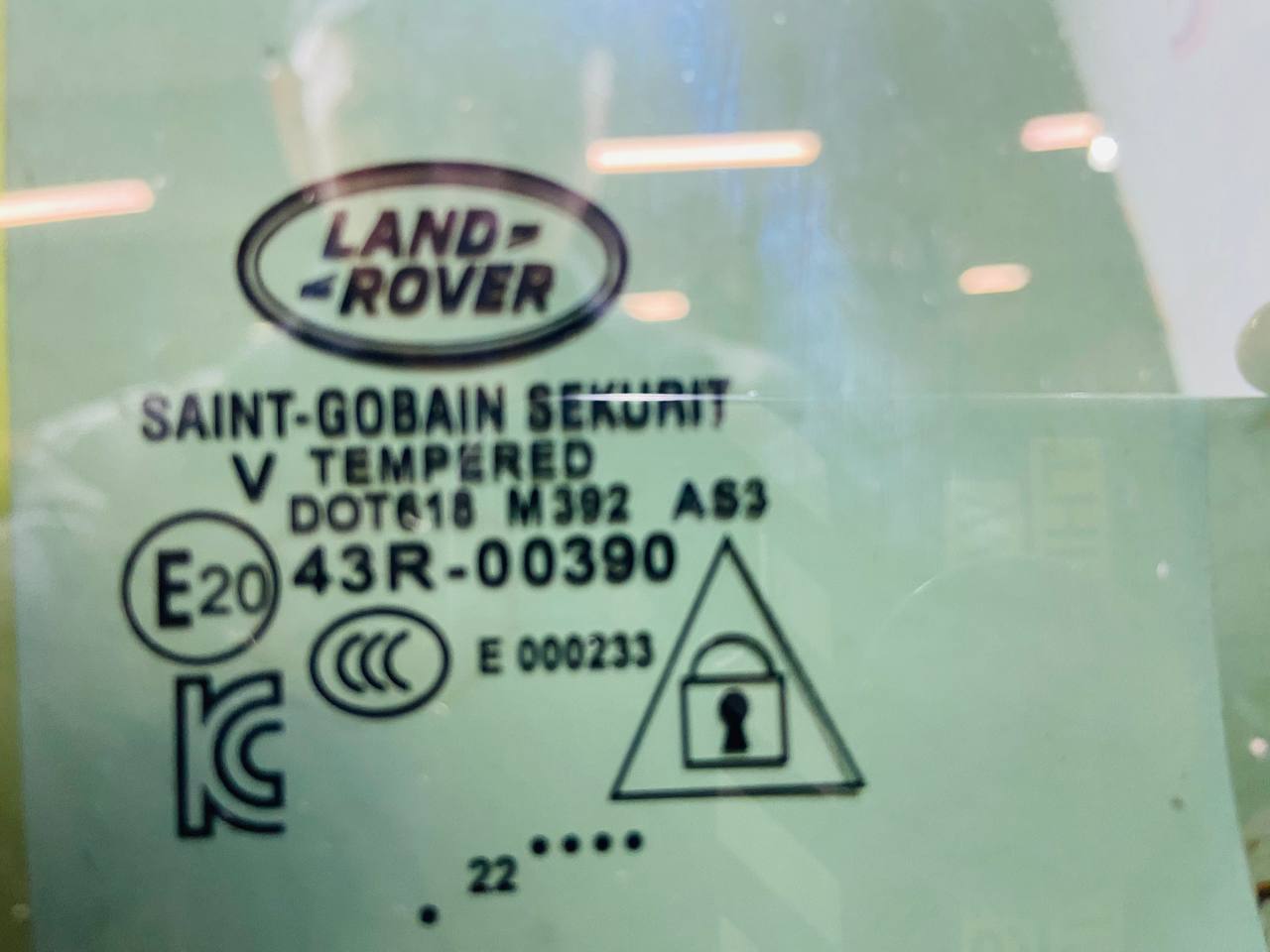 LR146293 Rear right door glass for Land Rover New Defender L663 (2020-) Used cost € in stock 1 pcs.