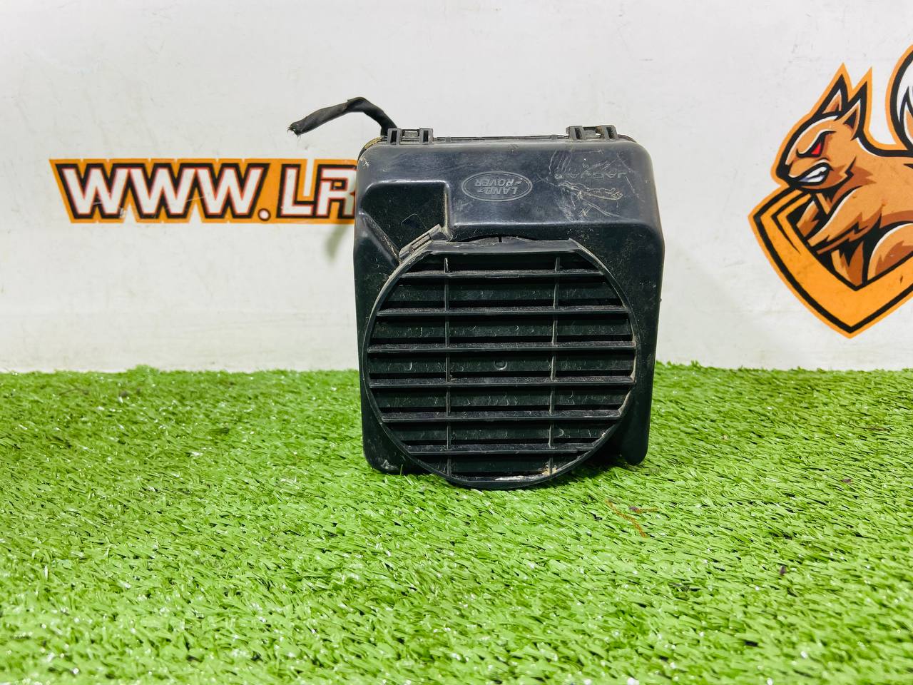 LR146337 Sound enhancer external speaker for Range Rover Velar L560 (2018-) Used - Image 12