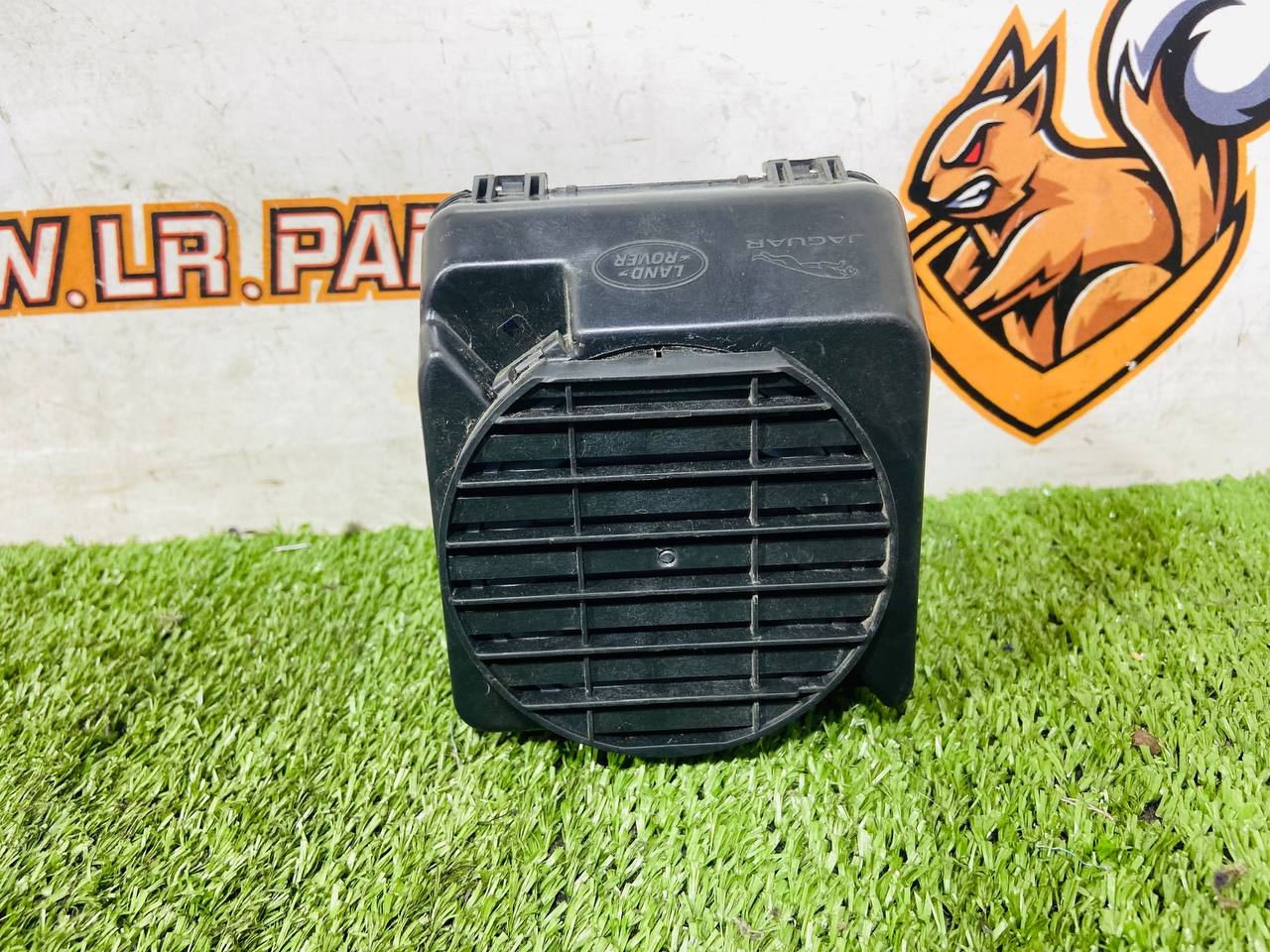 LR146337 Sound enhancer external speaker for Range Rover Velar L560 (2018-) Used - Image 13
