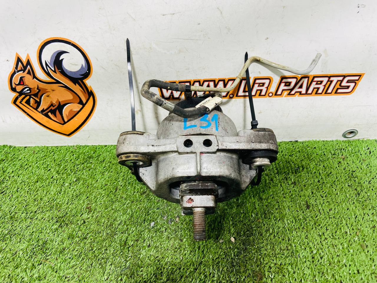 LR146350 Left right engine mount Land Rover New Defender L663 (2020-) Used cost € in stock 2 pcs.