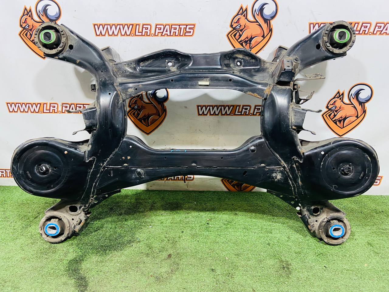LR146898 Rear Suspension Beam Land Rover New Defender L663 (2020-) Used cost € in stock 1 pcs.
