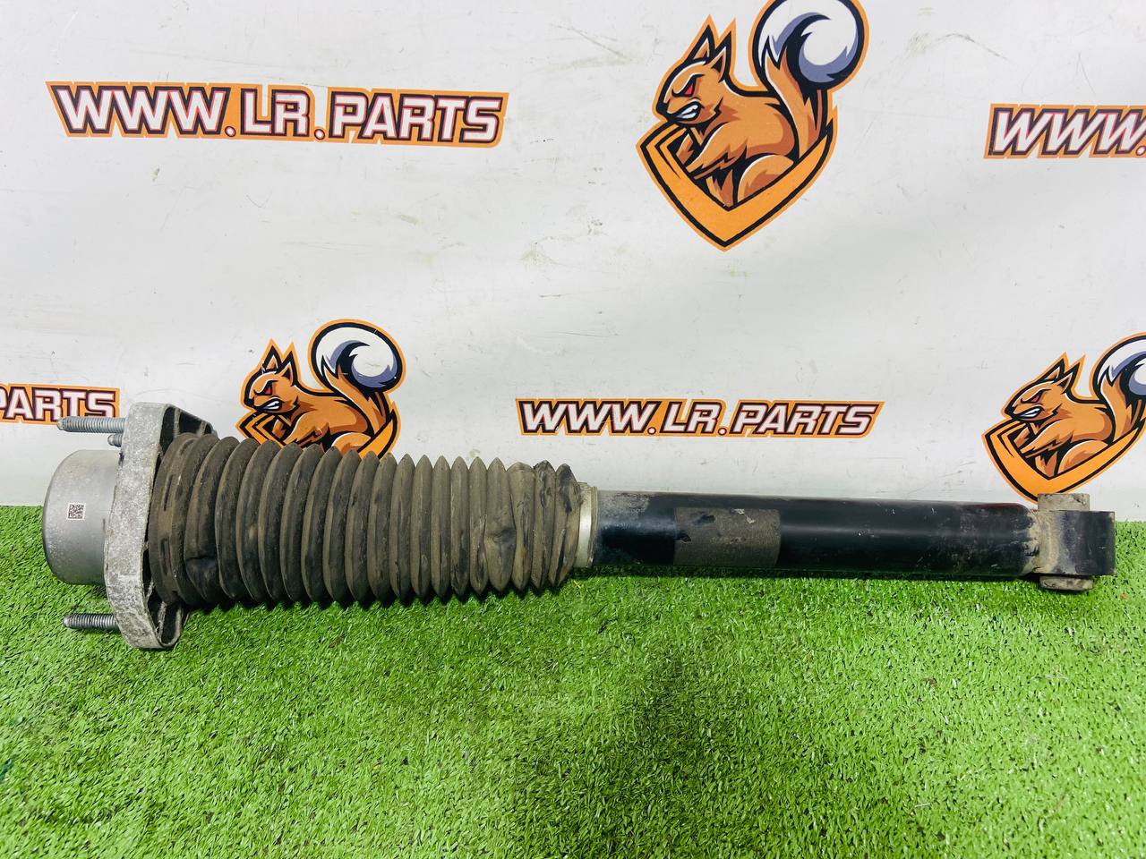 LR148085 Rear Shock Absorber Assembled Left Right for Land Rover New Defender L663 (2020-) Used cost 250 € in stock 2 pcs.