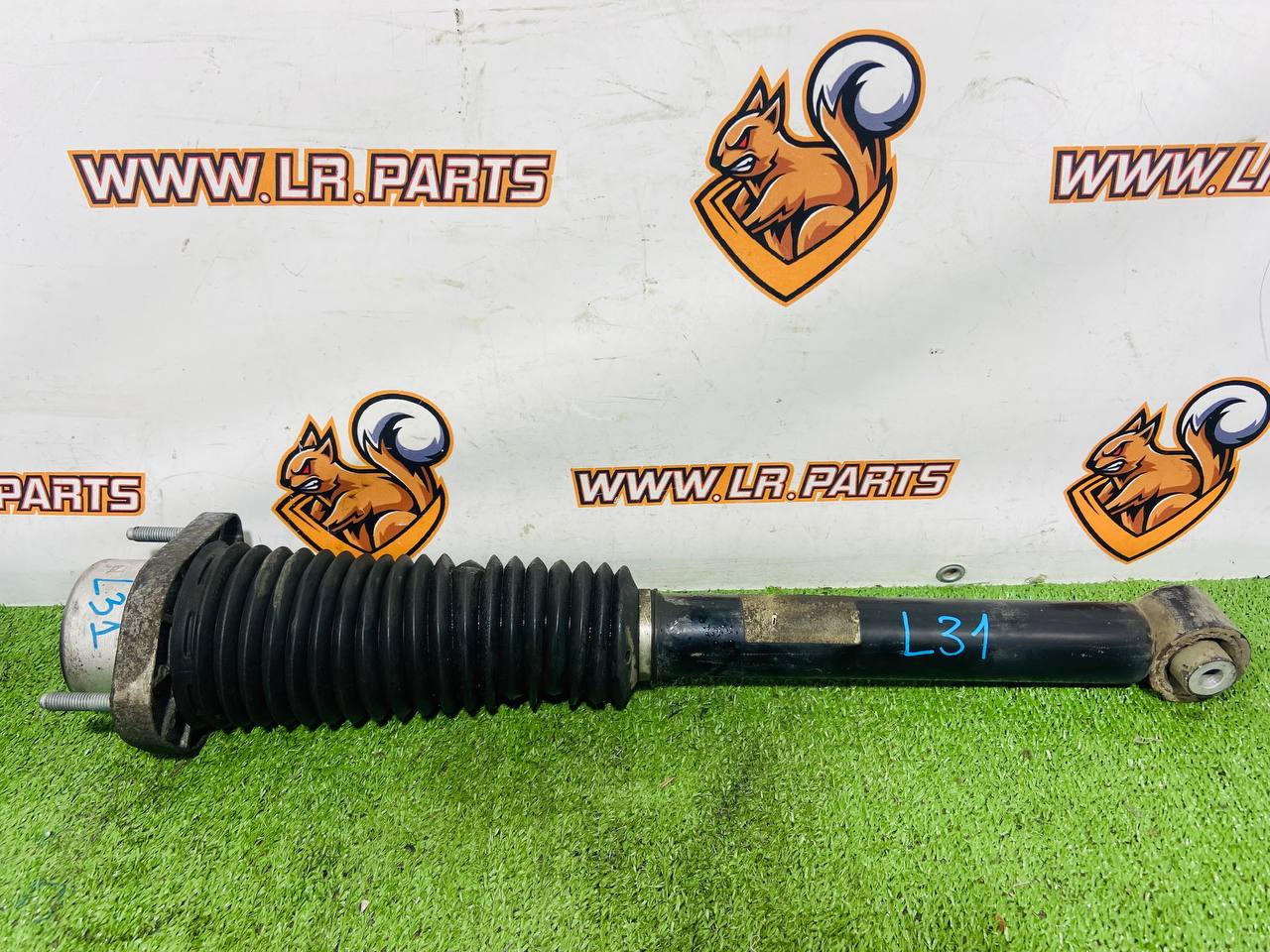 LR148085 Rear Shock Absorber Assembled Left Right for Land Rover New Defender L663 (2020-) Used cost 250 € in stock 2 pcs.
