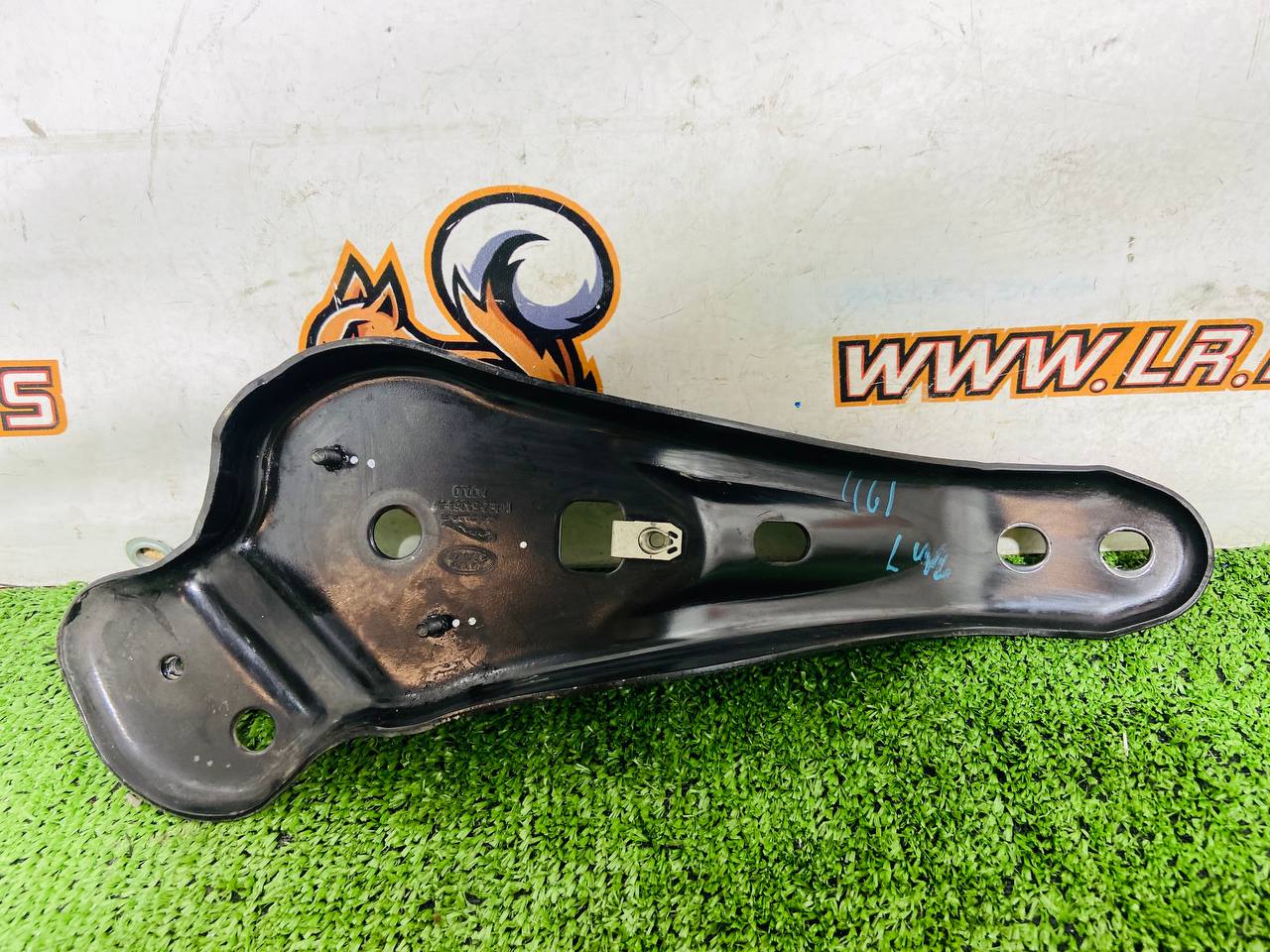LR150965 Rear axle beam right front bracket for Range Rover Sport L461 (2023-) Used cost € in stock 2 pcs.