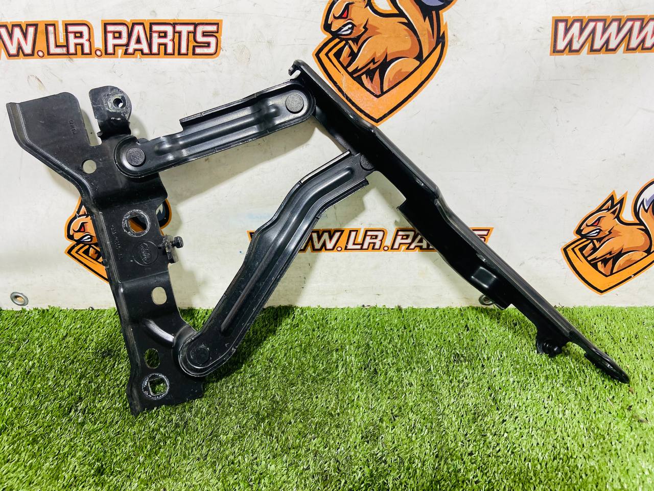 LR151886 Right Hood Hinge Range Rover Sport L461 (2023-) Used - Image 18