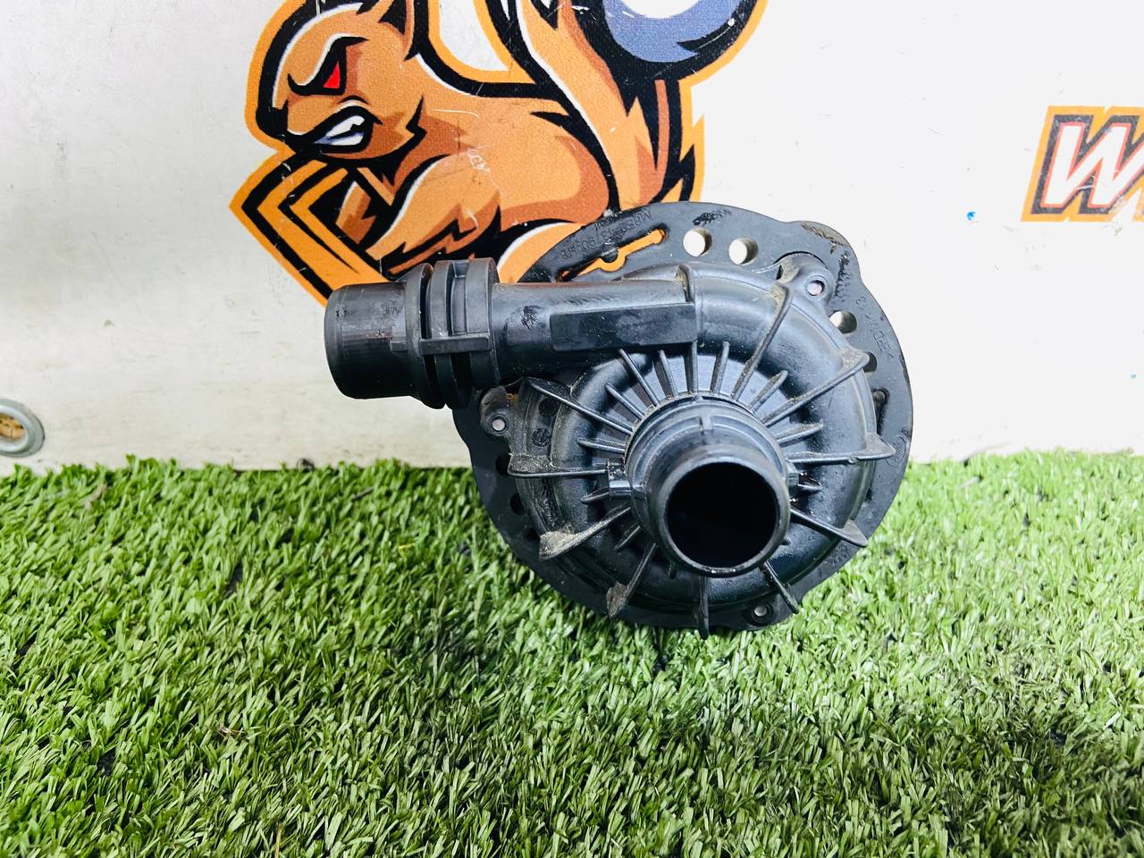LR151916 Water pump for Range Rover Sport L461 heater (2023-) Used cost 130 € in stock 2 pcs.