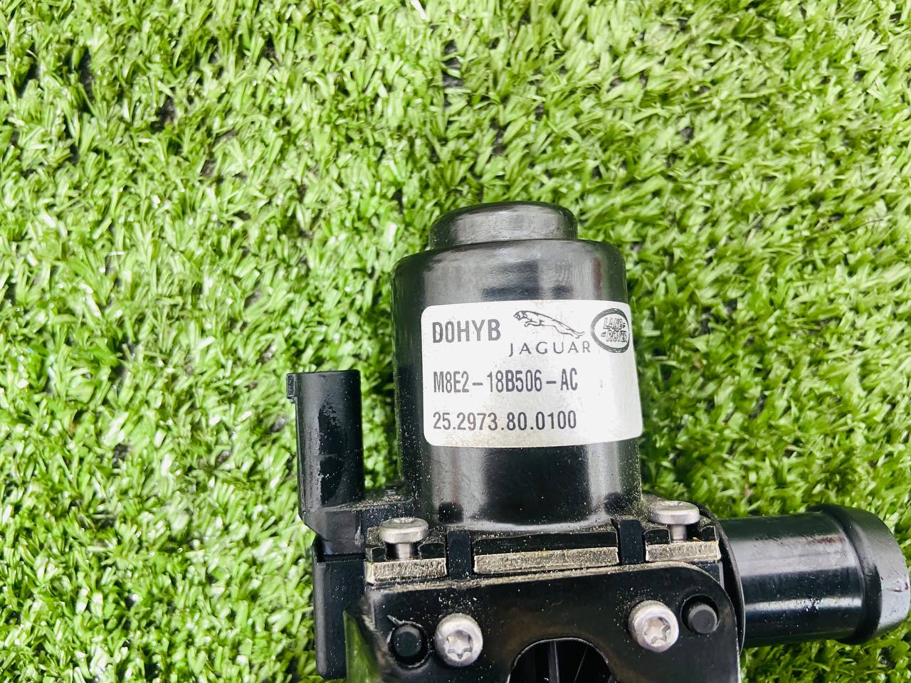 LR153505 Cooling system valve for Range Rover Sport L461 (2023-) Used cost € in stock 2 pcs.