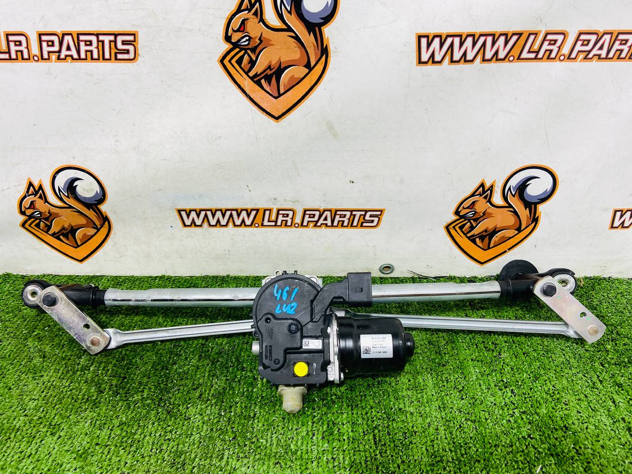 LR154119 Wiper trapeze with motor front RHD Range Rover L460 (2023-) Used cost 250 € in stock 2 pcs.