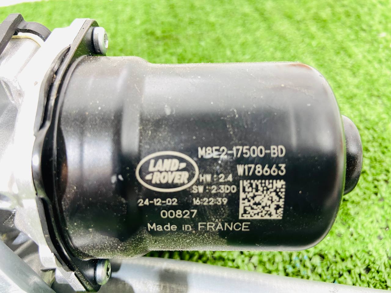 LR154119 Wiper trapeze with motor front RHD Range Rover L460 (2023-) Used cost 250 € in stock 2 pcs.