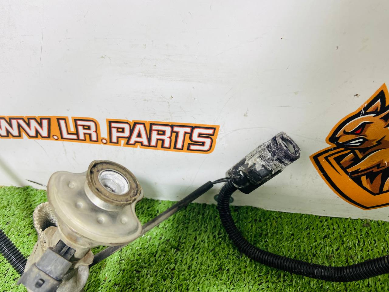 LR154869 AdBlue Pipeline Land Rover New Defender L663 (2020-) Used cost € in stock 1 pcs.