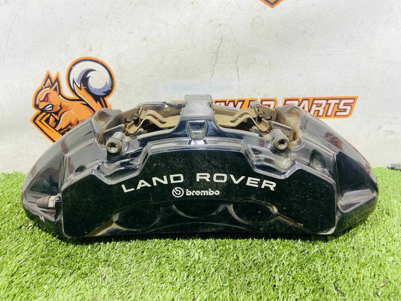 LR157476 Front left 6-cylinder 3.0ie AJ20P6 Ingenium support Range Rover Sport L461 (2023-) used cost 650 € in stock 3 pcs.
