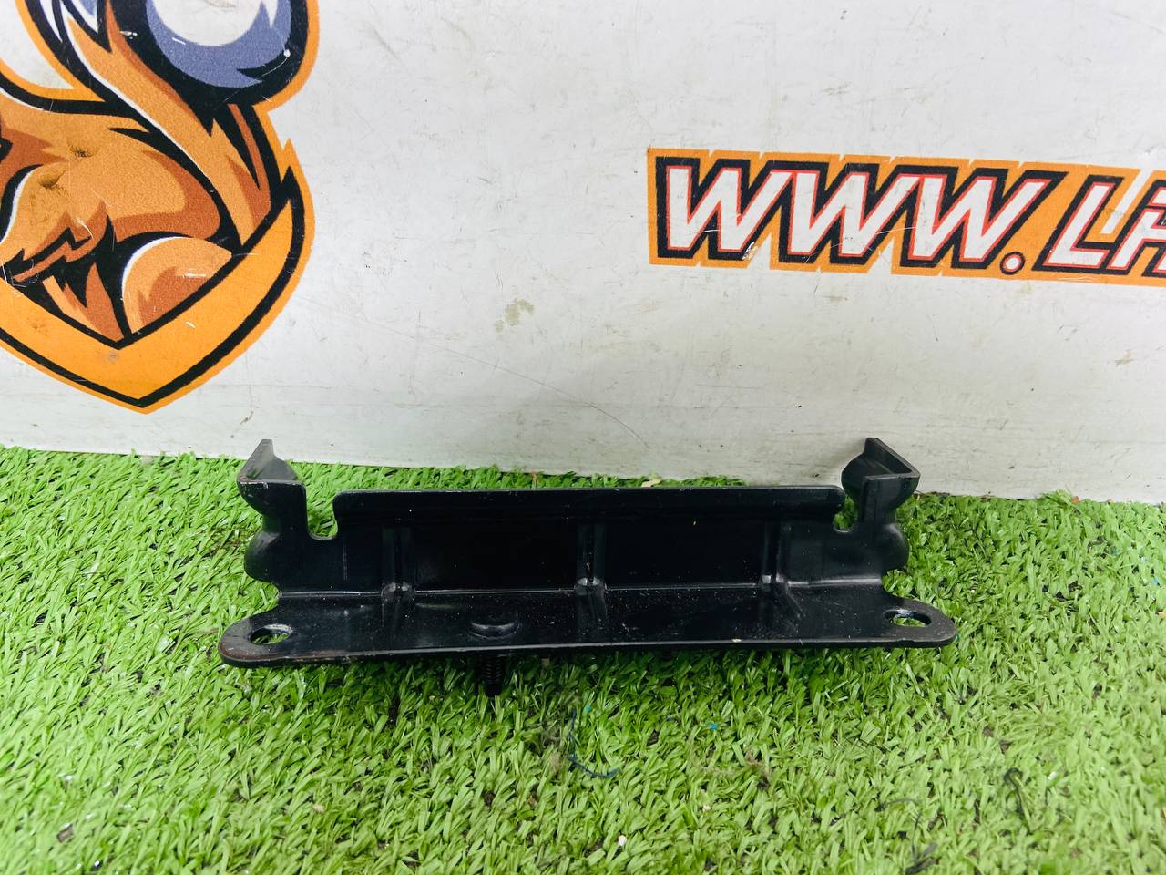 LR158378 Battery clamp bracket for LAND ROVER DEFENDER L663 cost € in stock 1 pcs.