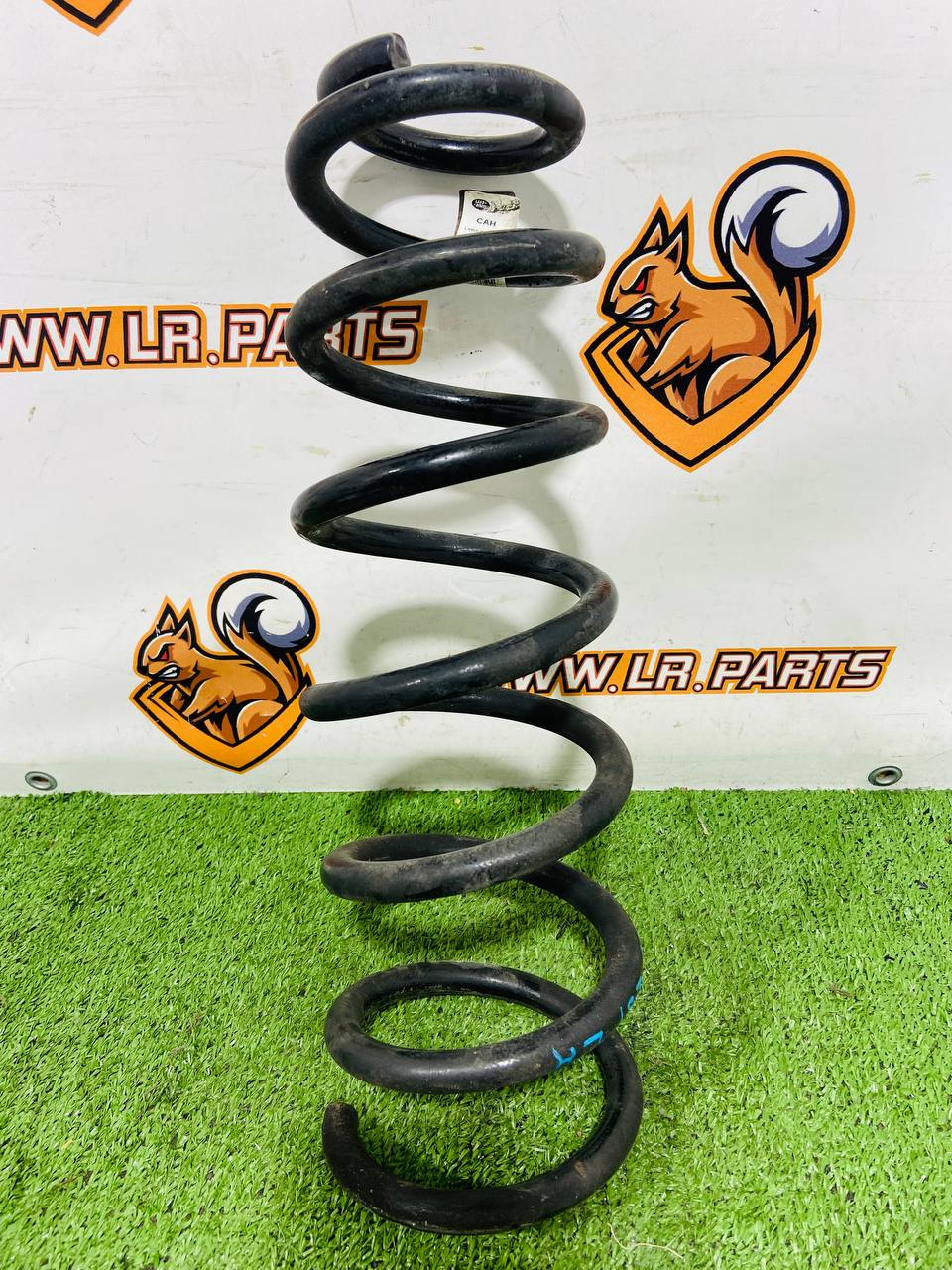 LR159034 Front left / right spring Land Rover New Defender L663 (2020-) Used cost € in stock 1 pcs.