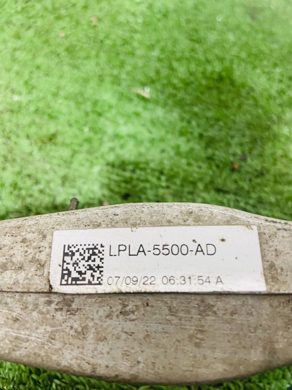 LR161274 Rear upper left/right lever Land Rover New Defender L663 (2020-) Used cost € in stock 2 pcs.