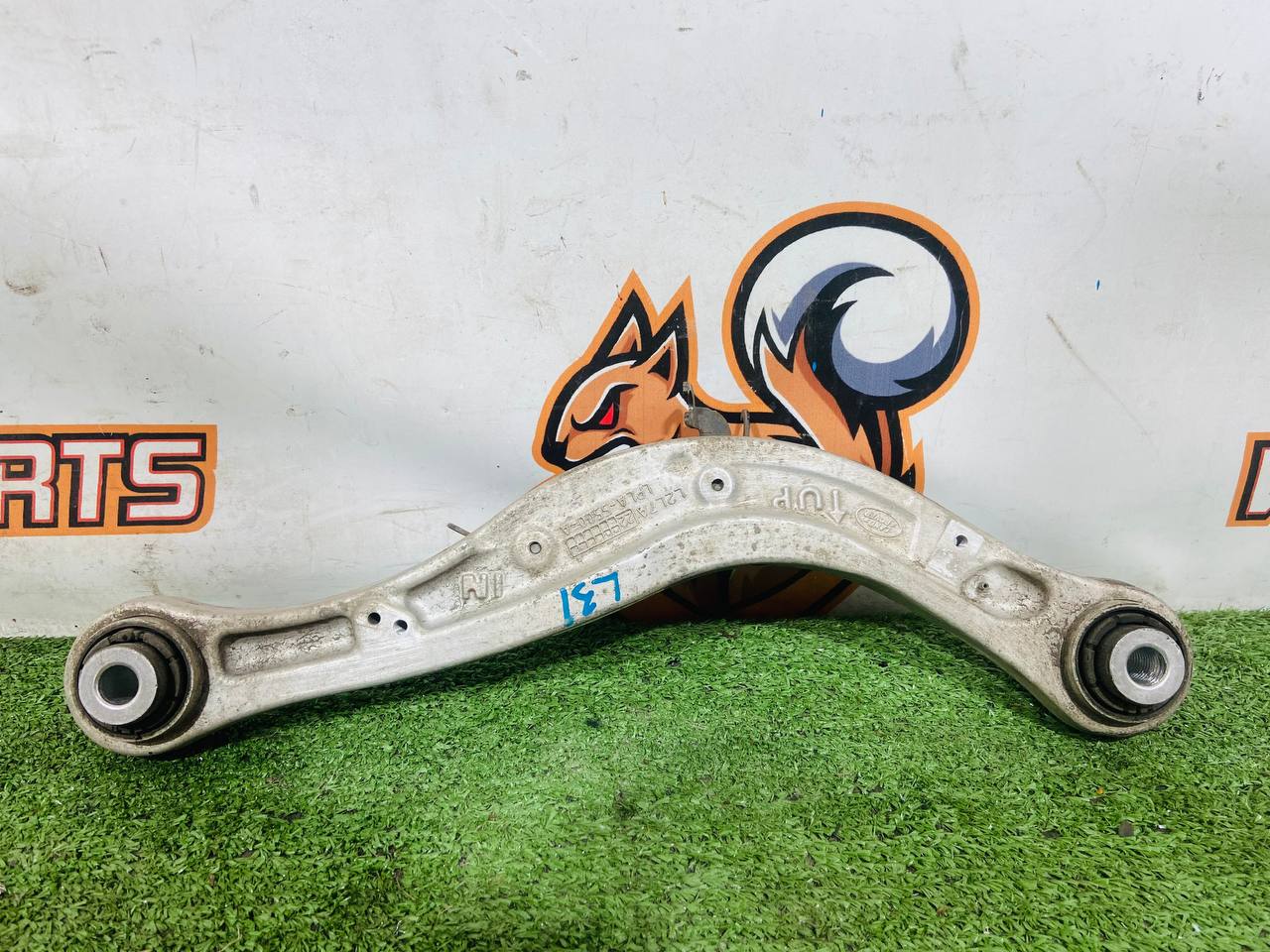 LR161274 Rear upper left/right lever Land Rover New Defender L663 (2020-) Used cost € in stock 2 pcs.