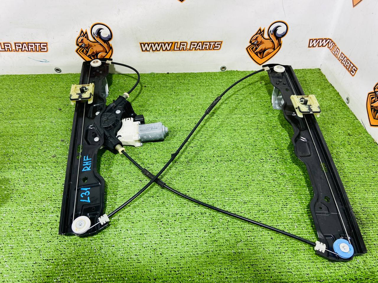 LR164085 Front Right Window Regulator Land Rover New Defender L663 (2020-) Used cost € in stock 1 pcs.