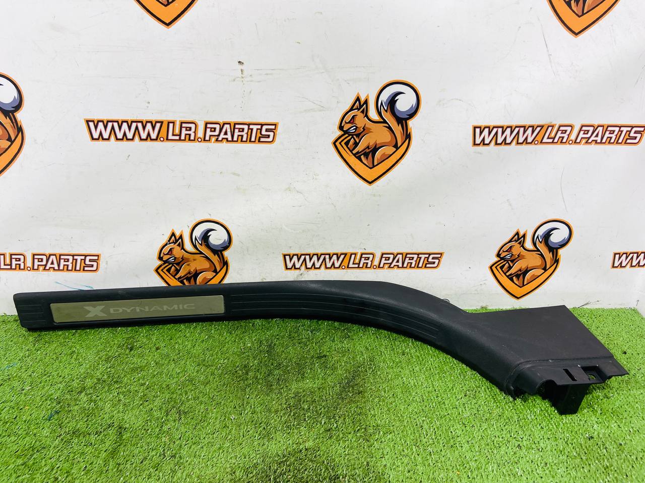 LR164796 Overlay of the front left inner door sill for Land Rover New Defender L663 (2020-) Used cost € in stock 1 pcs.
