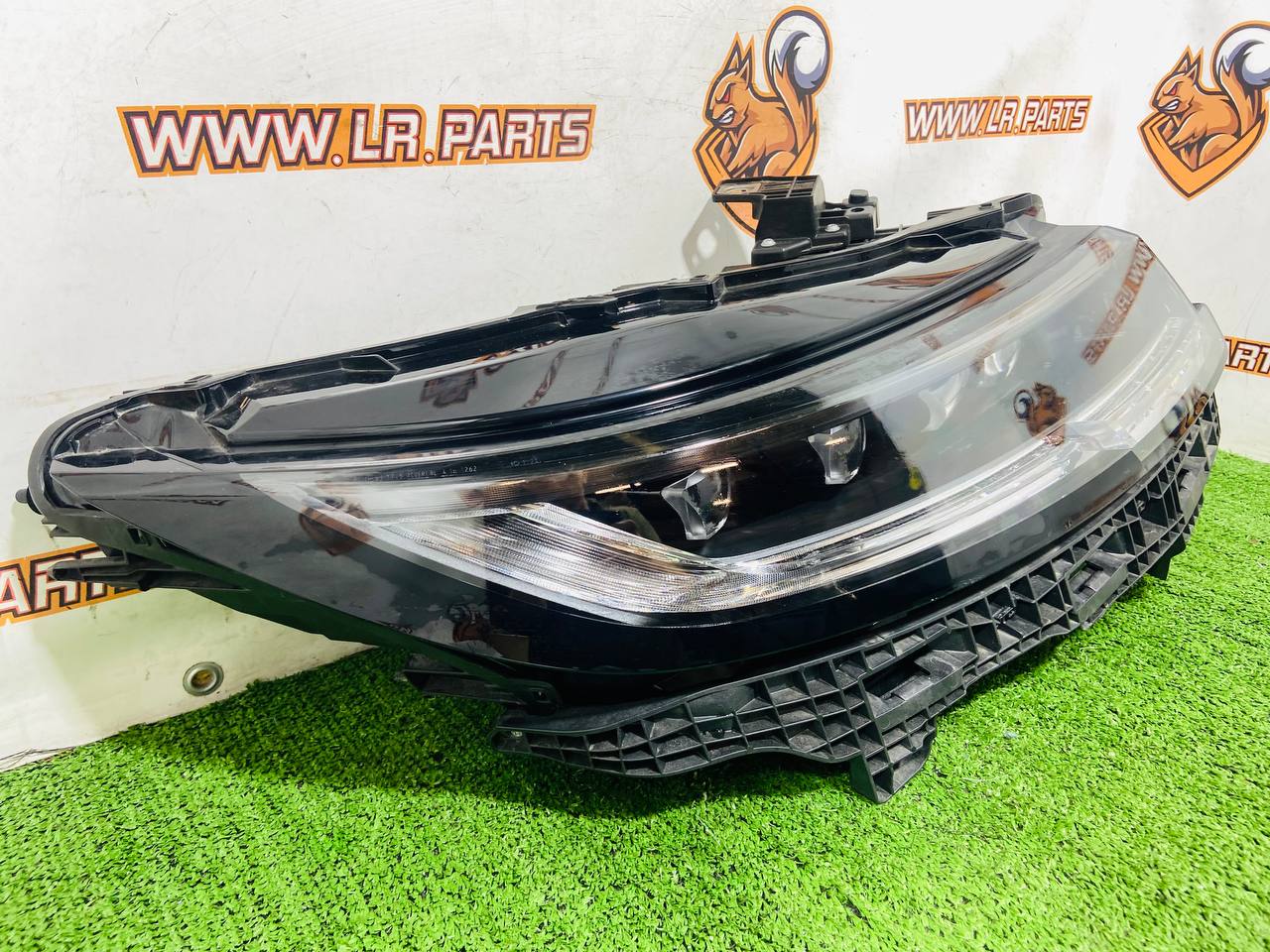 LR167041 Right headlight LED Pixel Range Rover Sport L461 (2023-) Used cost 1 500 € in stock 1 pcs.