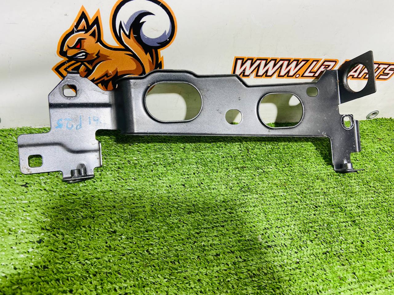 LR169141 Right front upper wing bracket Range Rover Sport L461 (2023-) Used cost 40 € in stock 3 pcs.
