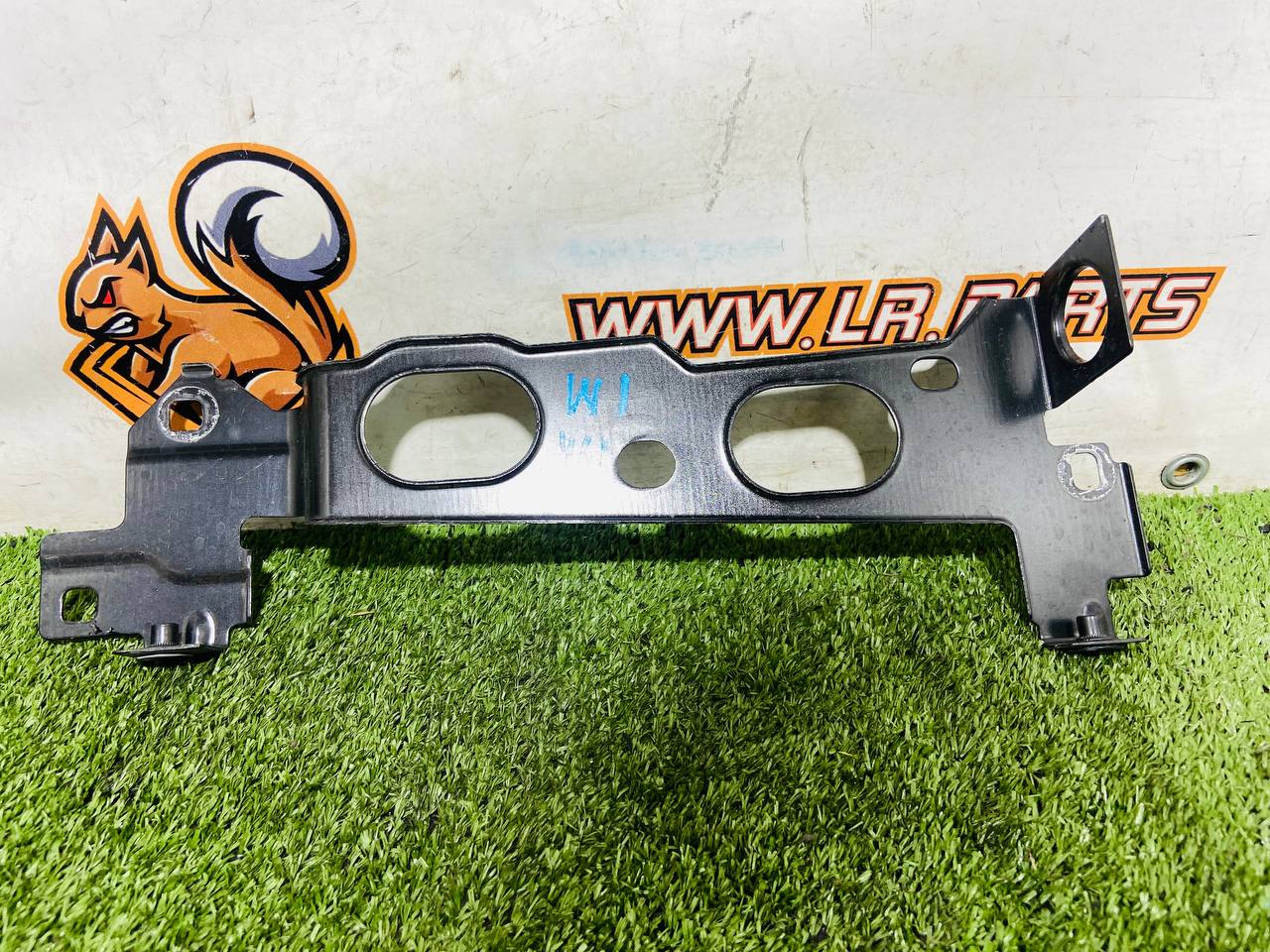 LR169141 Right front upper wing bracket Range Rover Sport L461 (2023-) Used cost 40 € in stock 3 pcs.