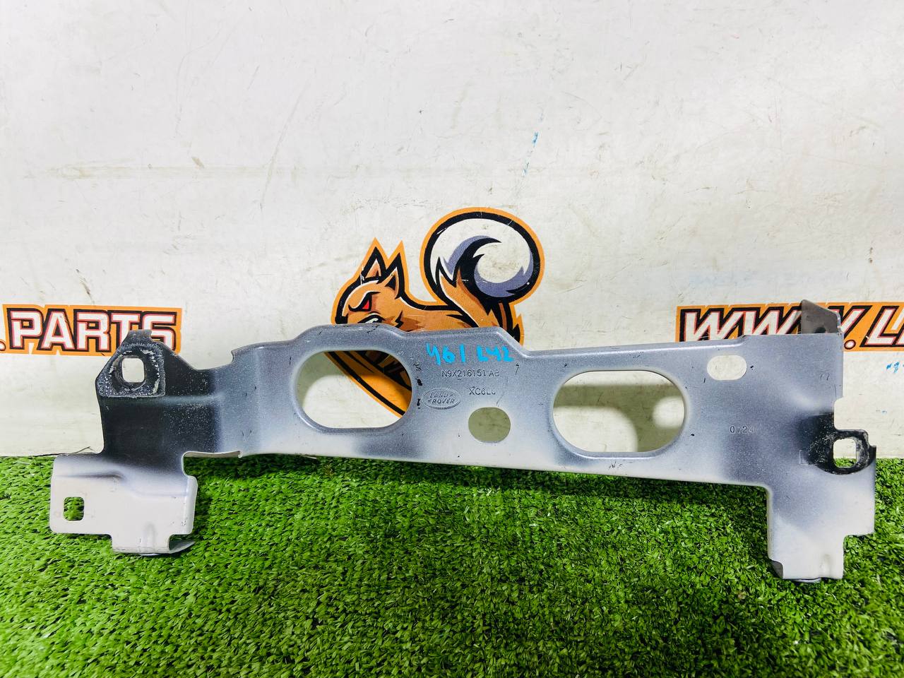 LR169142 Front left upper wing bracket Range Rover Sport L461 (2023-) used cost 60 € in stock 3 pcs.