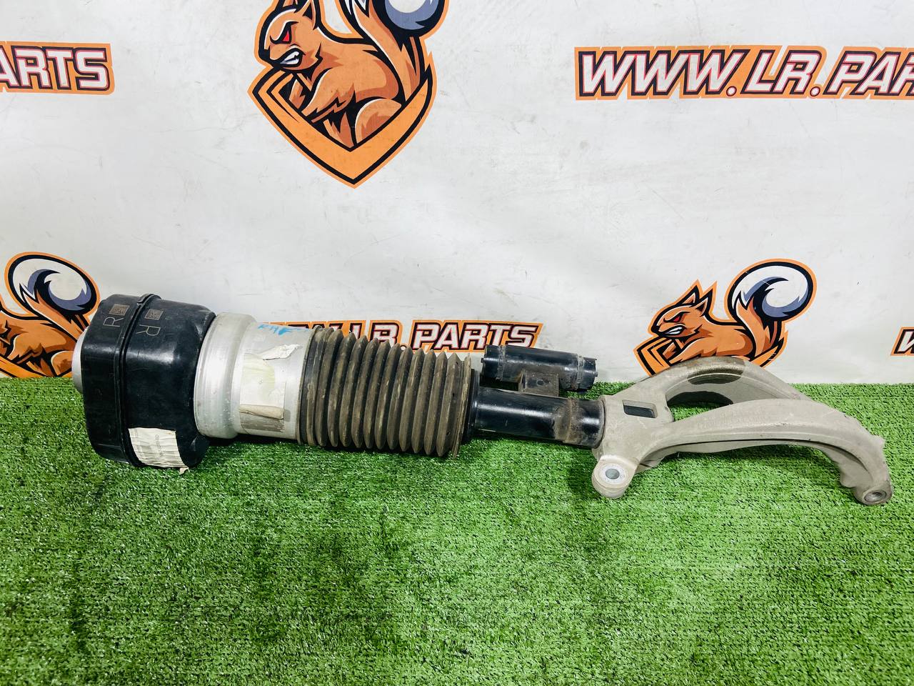 LR170945 Front Right Shock Absorber for Range Rover Sport L461 (2023-) Used - Image 20
