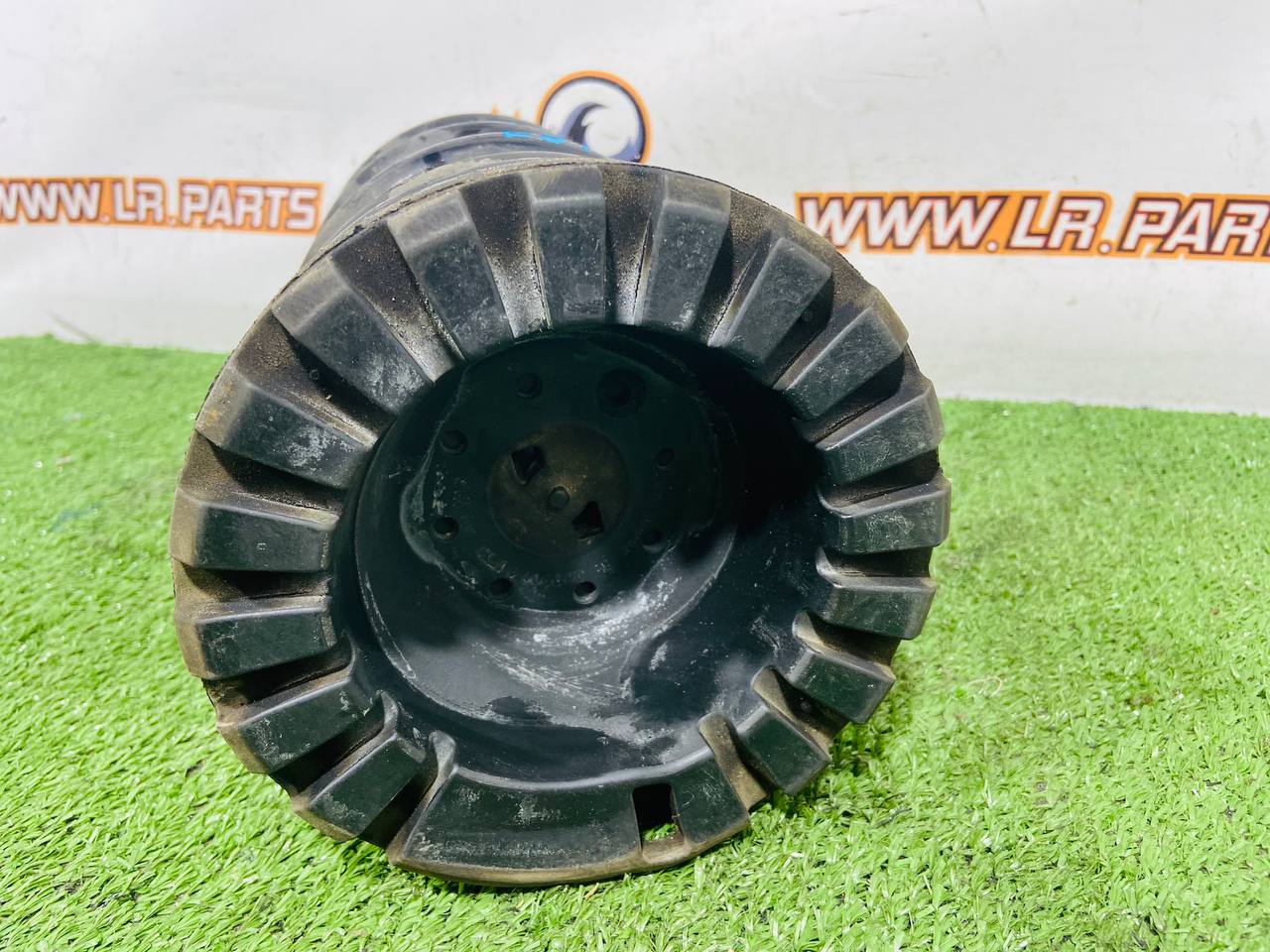 LR171725 Left/right rear suspension spring Land Rover New Defender L663 (2020-) used cost € in stock 2 pcs.