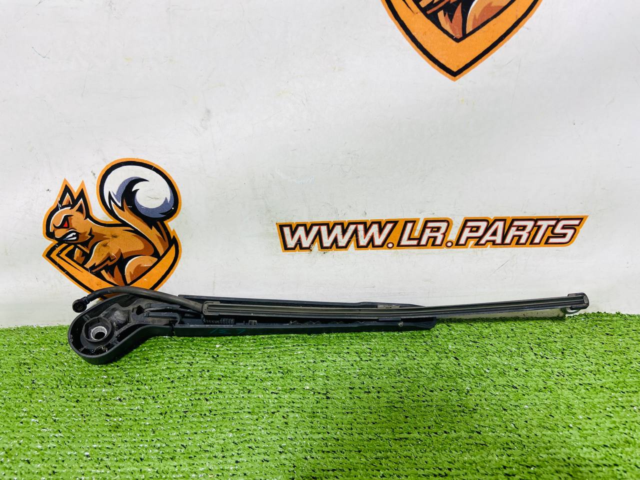 LR174959 Rear janitor Land Rover New Defender L663 (2020-) Used cost € in stock 2 pcs.