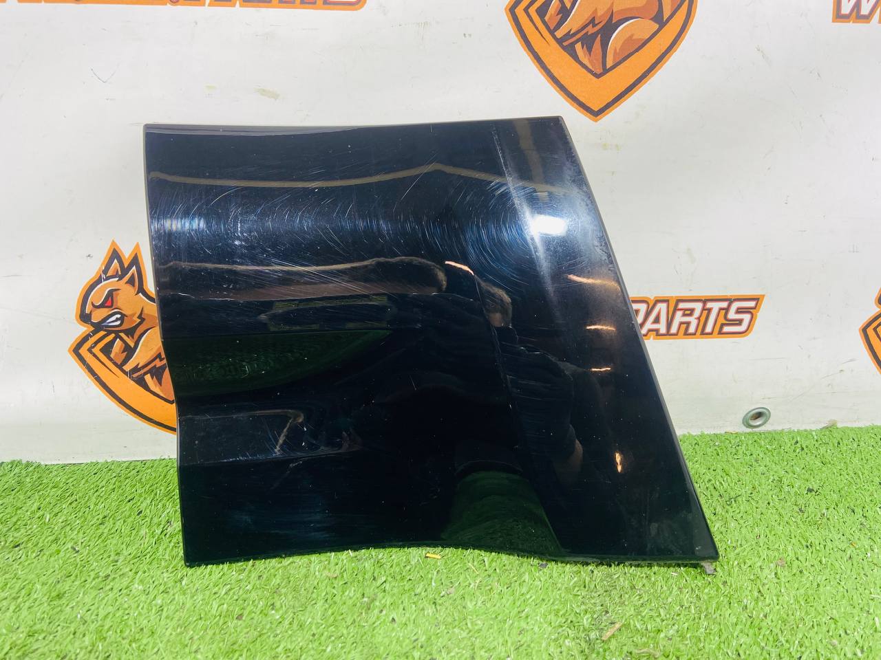 LR175931 Translation from Russian to English: Lower left front wing molding Land Rover New Defender L663 (2020-) Used cost 100 € in stock 1 pcs.