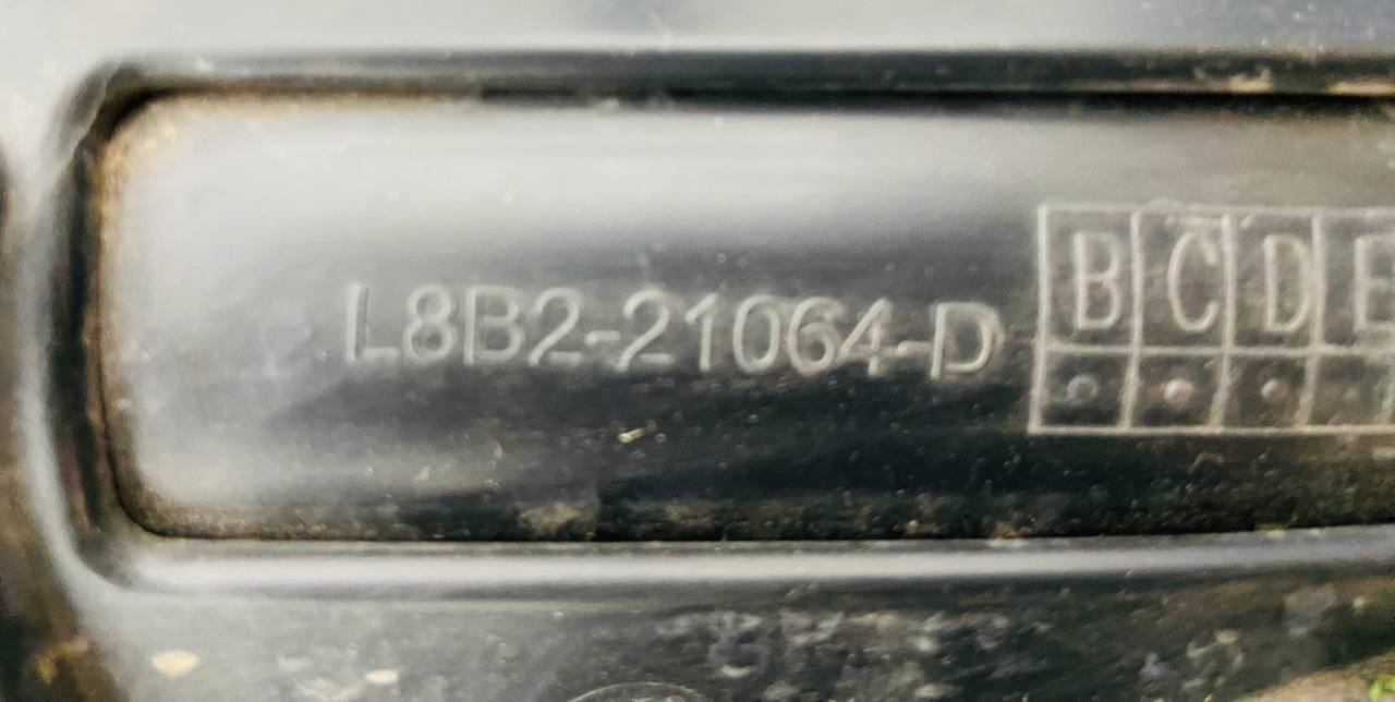 LR176022 Front right lower door molding for Land Rover New Defender L663 (2020-) Used cost € in stock 1 pcs.