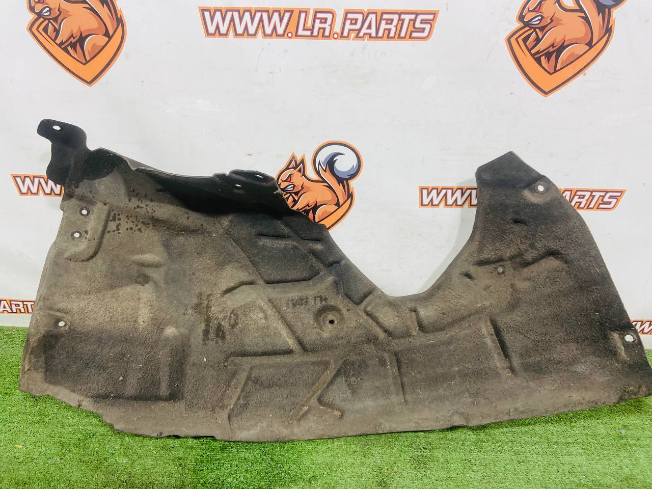 LR177928 Front left fender liner (rear part) Land Rover New Defender L663 (2020-) Used cost € in stock 1 pcs.