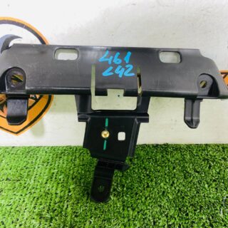 LR178180 Bracket for mounting the front right ceiling handle Range Rover Sport L461 (2023-) Used cost € in stock 1 pcs.