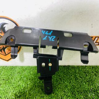 LR178181 Front left ceiling handle mounting bracket Range Rover Sport L461 (2023-) Used cost € in stock 1 pcs.