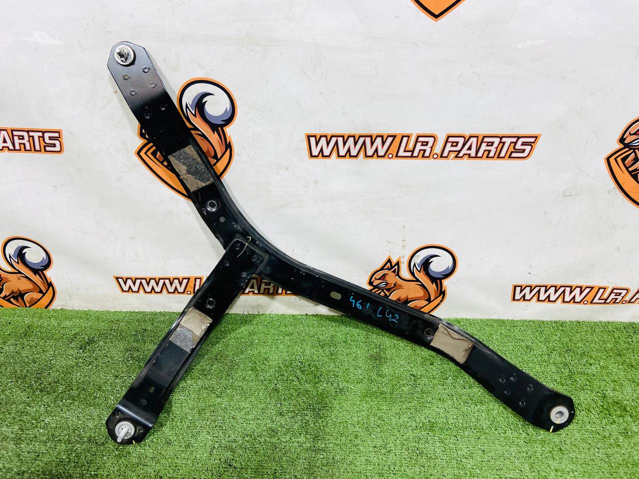 LR181219 Right fuel tank bracket Range Rover Sport L461 (2023-) Used cost 100 € in stock 4 pcs.