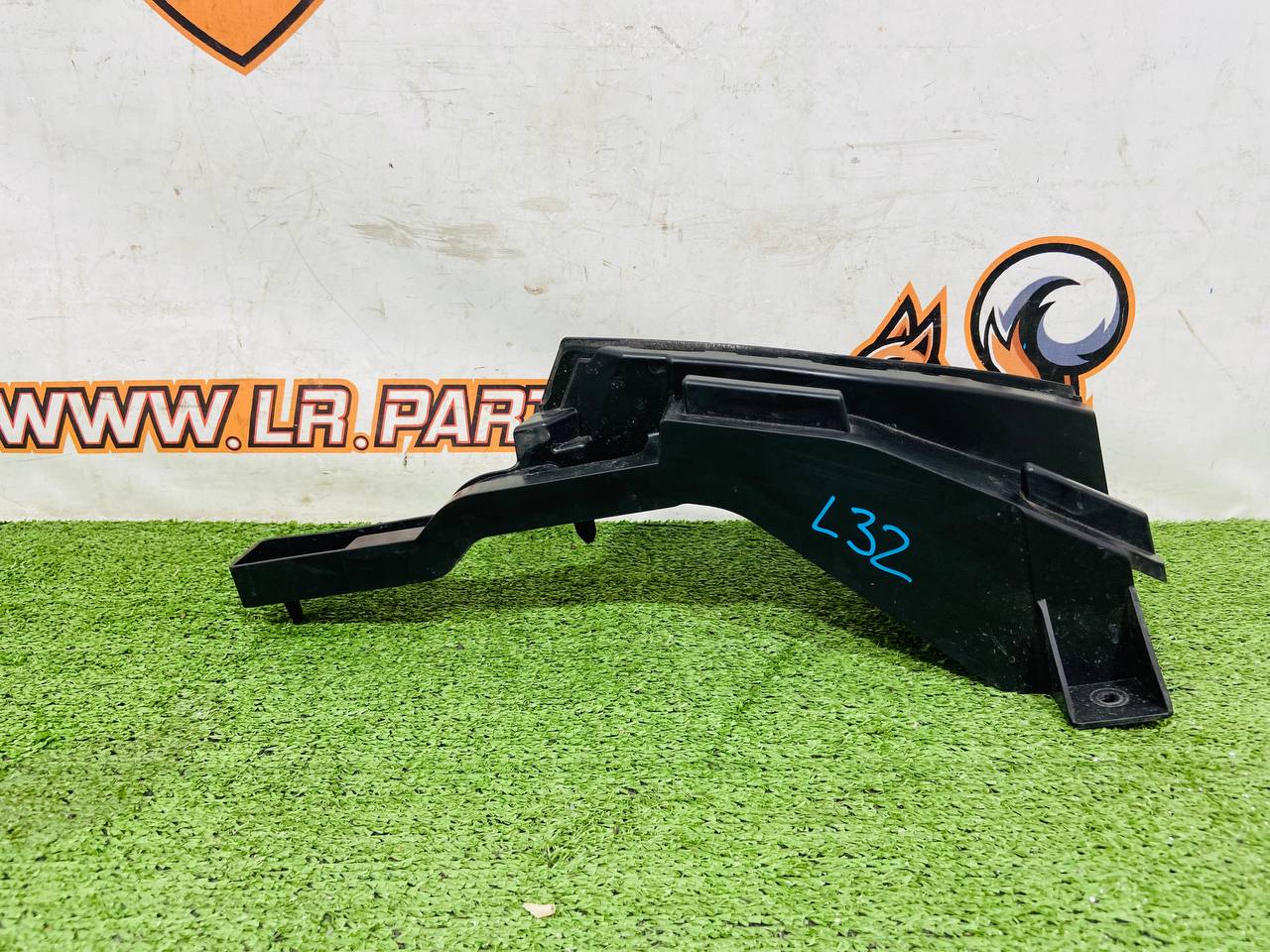 LR181668 Right rear bumper bracket for Range Rover Sport L461 (2023-) Used cost 50 € in stock 5 pcs.