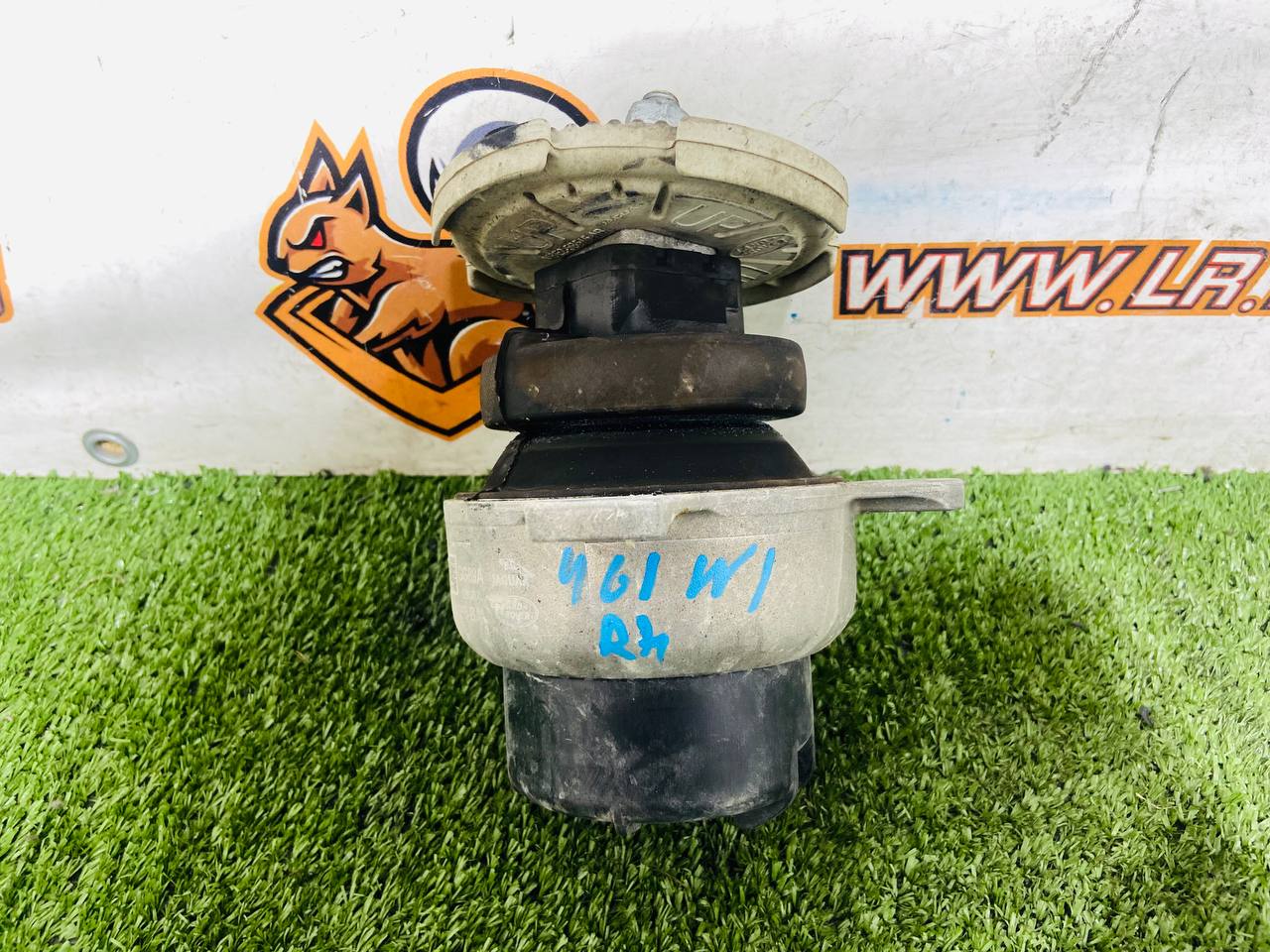LR186993 Engine mount right 3.0ie Ingenium Range Rover Sport L461 (2023-) Used cost 150 € in stock 1 pcs.