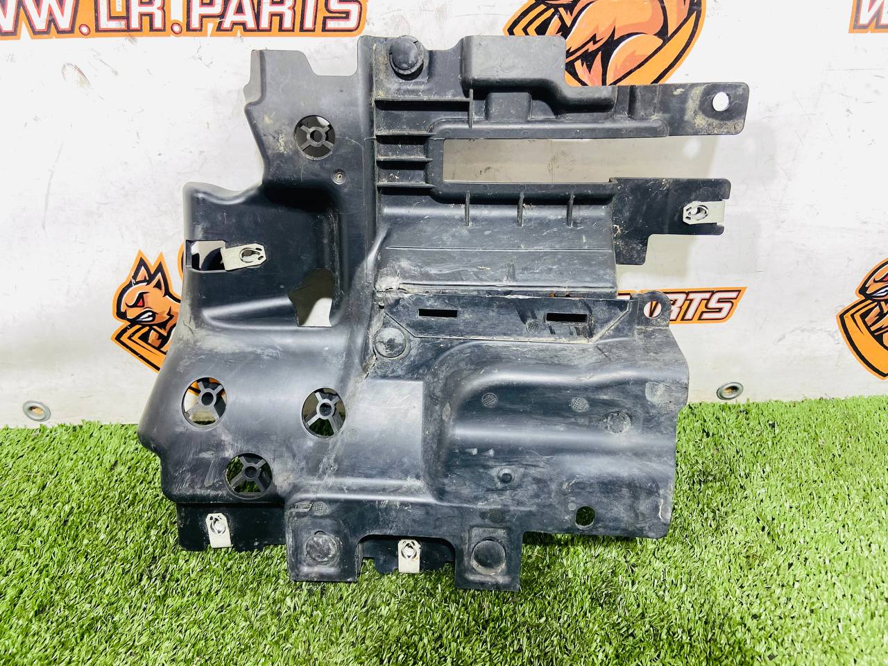 LR189863 Used left underbody protection for Range Rover Sport L461 (2023-). cost € in stock 1 pcs.