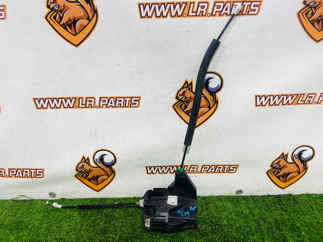T2H17431 Front right door lock for Jaguar F-Pace X761 (2017-) Used cost 70 € in stock 1 pcs.