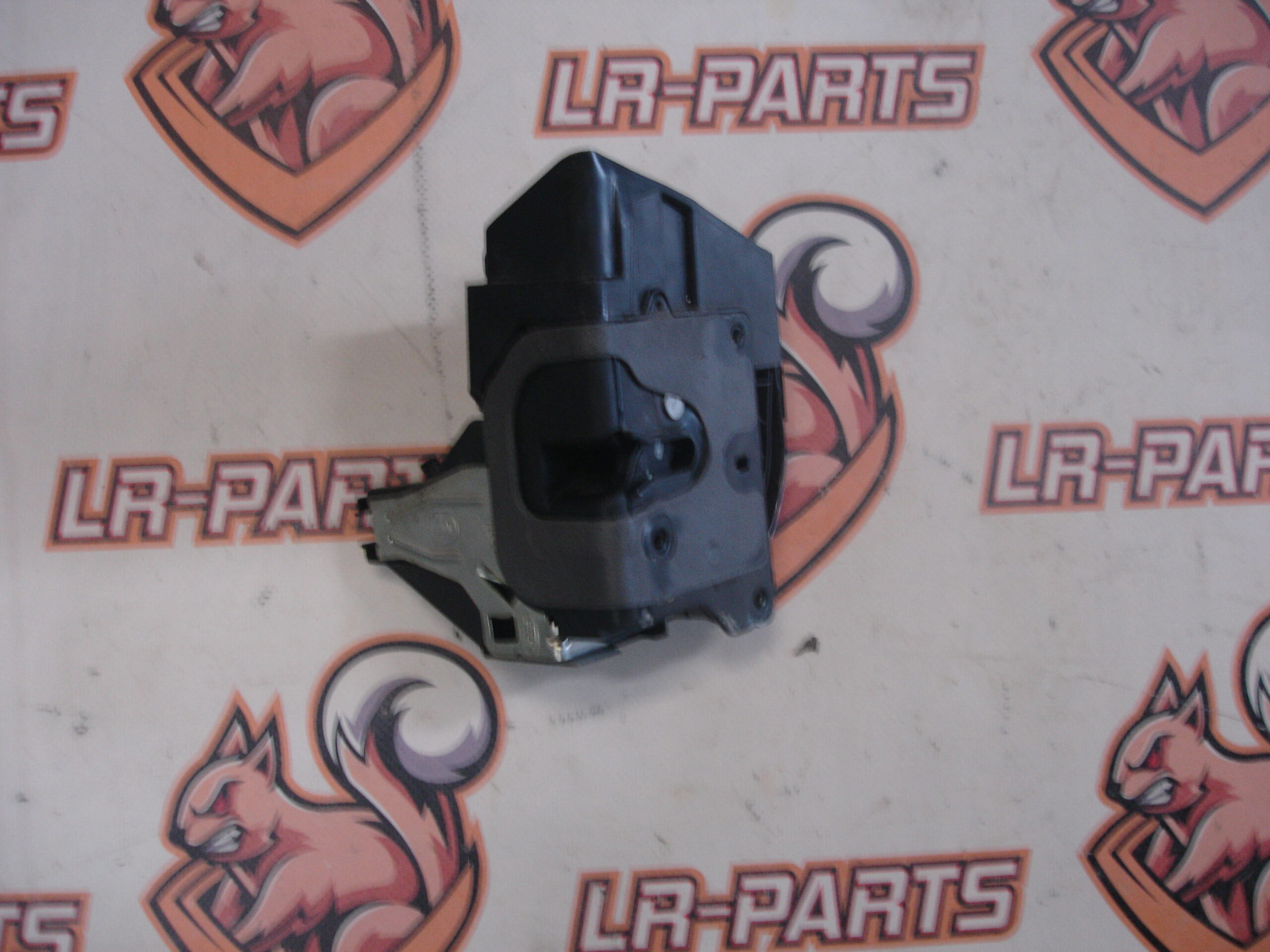 T2H17431 Front right door lock for Jaguar F-Pace X761 (2017-) Used cost 70 € in stock 1 pcs.
