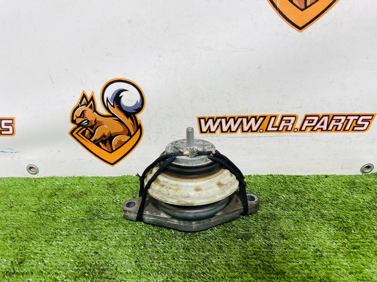 T2R23625 Left Right Engine Mount for Jaguar F-Type X152 (2014-) Used cost € in stock 1 pcs.