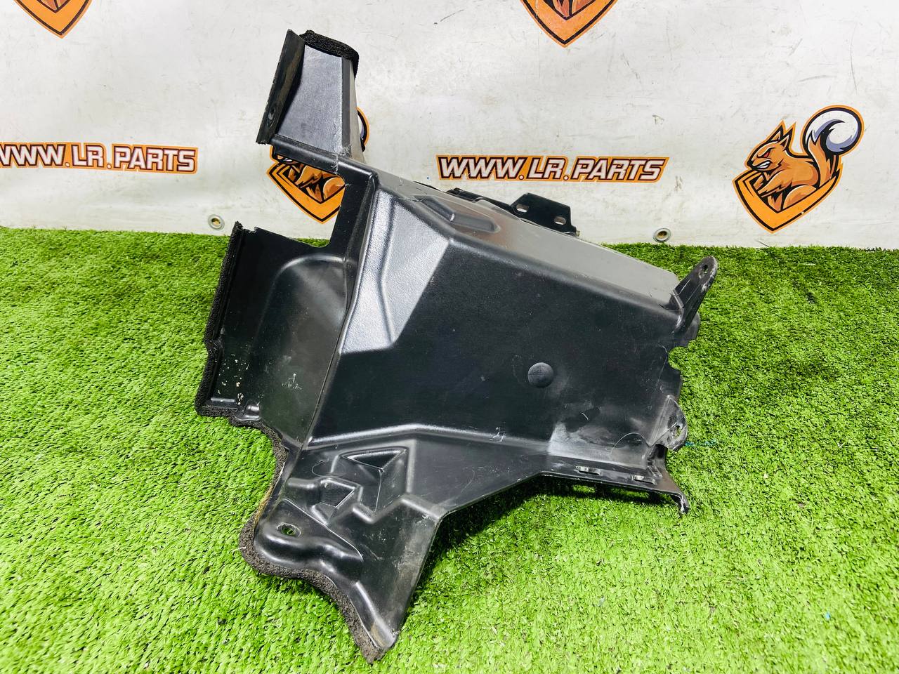 T2R25918 Right side motor compartment isolator Jaguar F-Type X152 (2014-) Used cost € in stock 1 pcs.