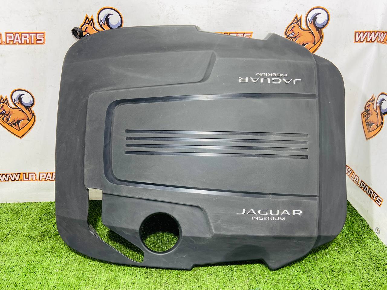 T2R30862 Engine cover decorative 2.0 i Jaguar F-Type X152 (2014-) Used cost € in stock 1 pcs.