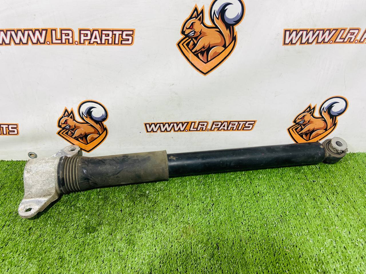 T4A2011 Rear shock absorber (non-adaptive) for Jaguar F-Pace X761 (2017-) Used - Image 16
