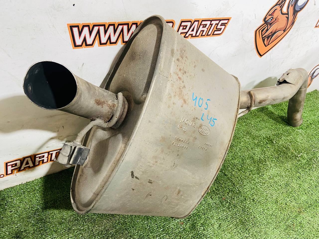 LR038230 Left rear muffler Range Rover L405 (2013-2023) Used cost € in stock 1 pcs.