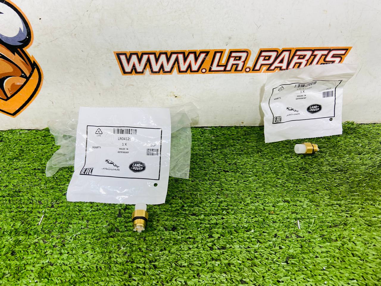LR041295 Air duct connector Range Rover, Jaguar cost € in stock 2 pcs.